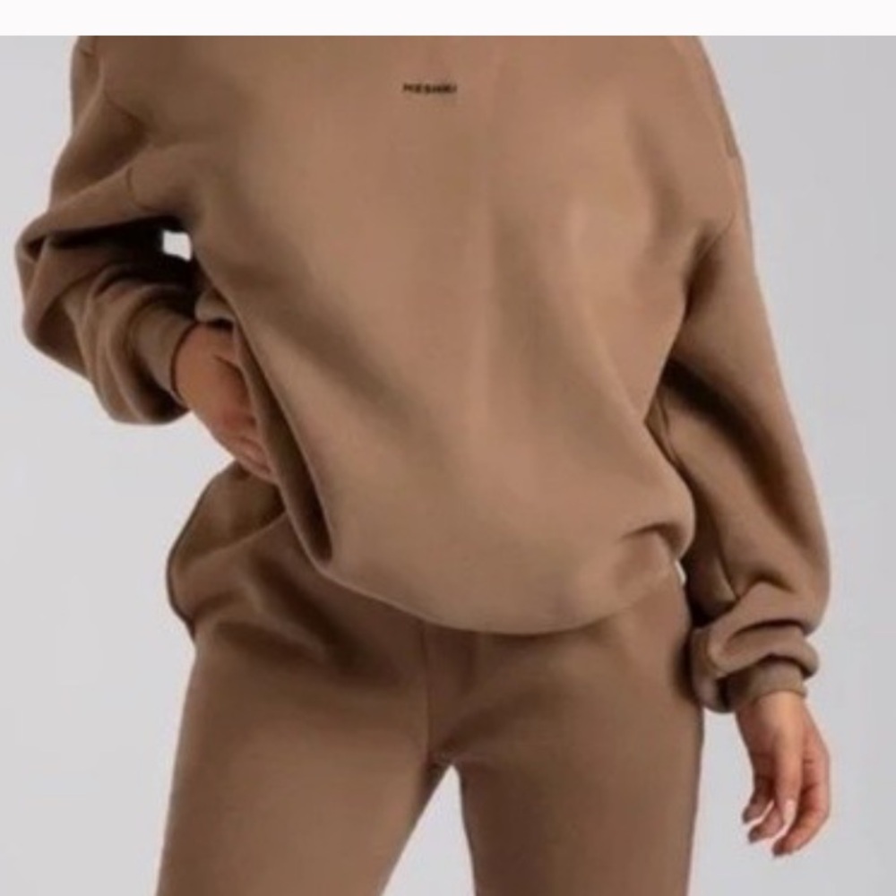 Meshki max unisex crew neck cosy sweater in color mocha**